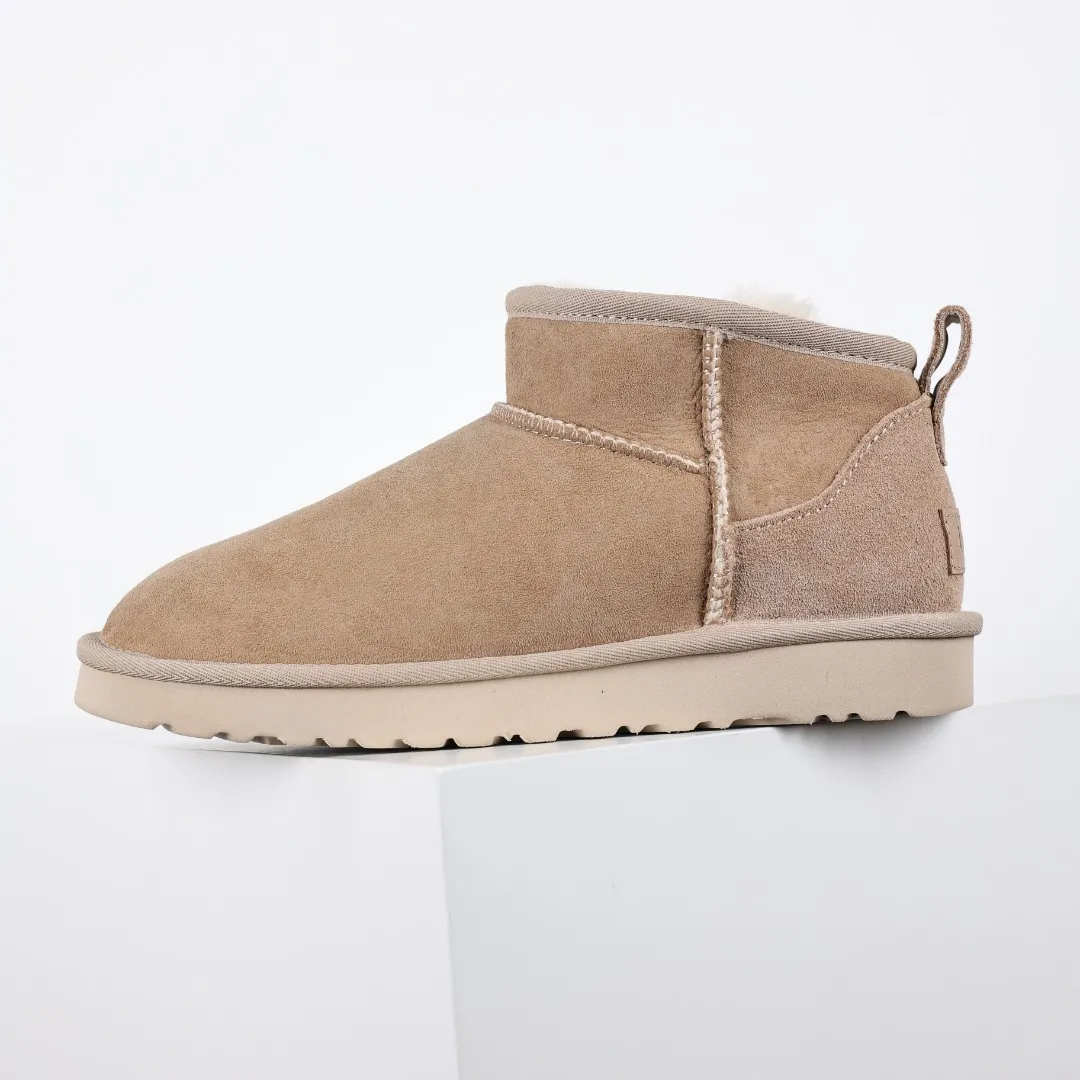 Pick up locally 💰520 Core recommendation Good price It is a very suitable choice for home furnishings. In the new year, uug launched a series of styles, which are partial to the preferences of young consumers and have also moved to the forefront of fashion trends. Shoe body material: water-repellent coated suede upper, 17mm UGGPURE™ implantable wool insole, lightweight non-slip and comfortable rubber outsole, with brand LOGO and trademark. Comes with a full set of packaging. Size: 35 36 37 38 39 40 41 42 43 44